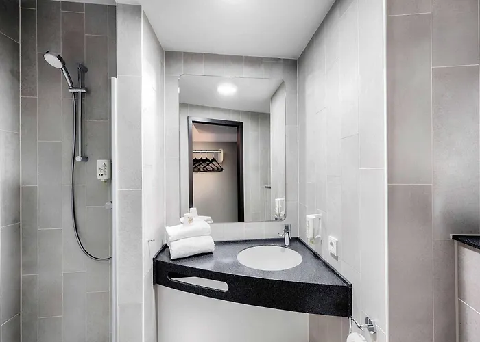 酒店 B&B Hotel Wiener Neudorf 3*