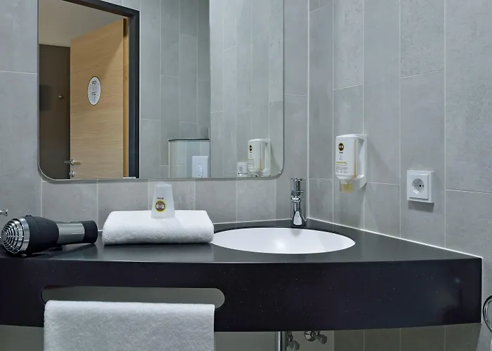 B&B Hotel Wiener Neudorf 酒店 维也纳新村